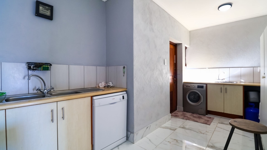 To Let 7 Bedroom Property for Rent in Old Place Western Cape